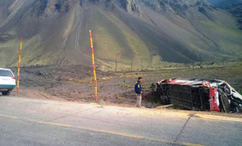 Chocaron dos ómnibus en Mendoza: al menos 3 chicos muertos y 25 heridos