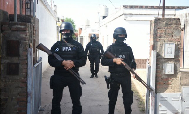 Zona sur: allanamientos en busca de elementos vinculados a homicidios de los Funes