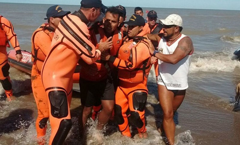 Rescataron a un kayakista que estuvo perdido dos días en el mar