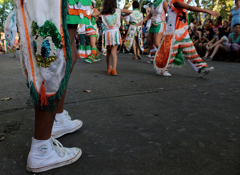 Carnaval murguero: historias llenas de color, ritmos y resistencia callejera