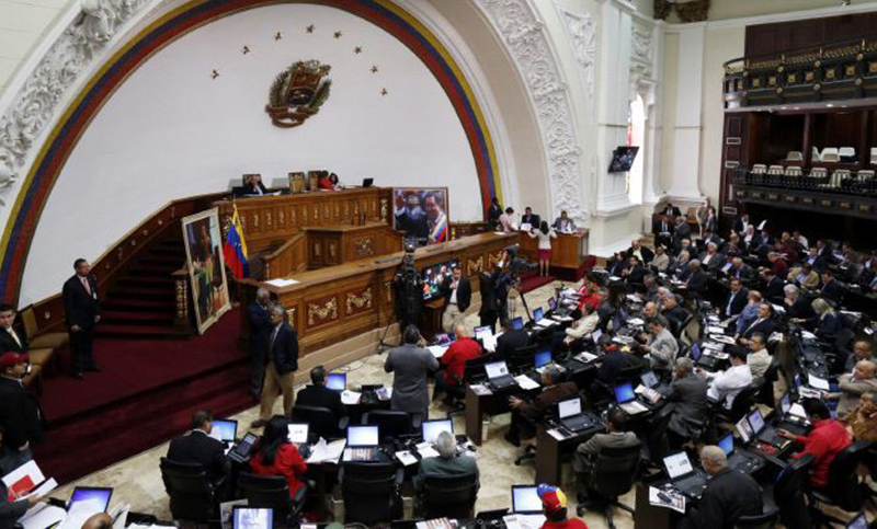 El Parlamento venezolano consideró un “golpe de Estado” adelantar las elecciones