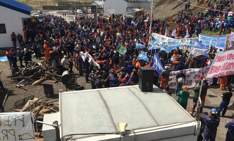 Escala la violencia en las protestas por los despidos en la mina de Río Turbio