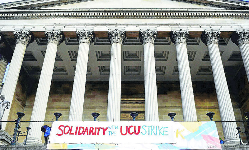 Continúa el paro universitario en el Reino Unido contra recortes jubilatorios