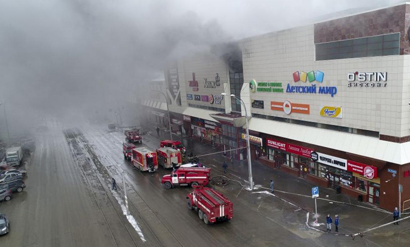  Al menos 37 muertos en el incendio de un centro comercial en Siberia