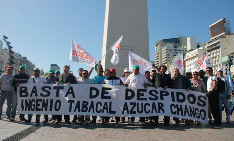 Azucareros acampan en el Obelisco y denuncian un “plan sistemático para despedir y bajar salarios”