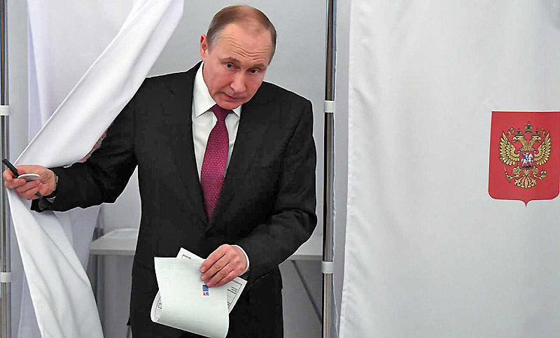 Cerraron las elecciones rusas y Putin se alza con una cómoda victoria según las bocas de urna