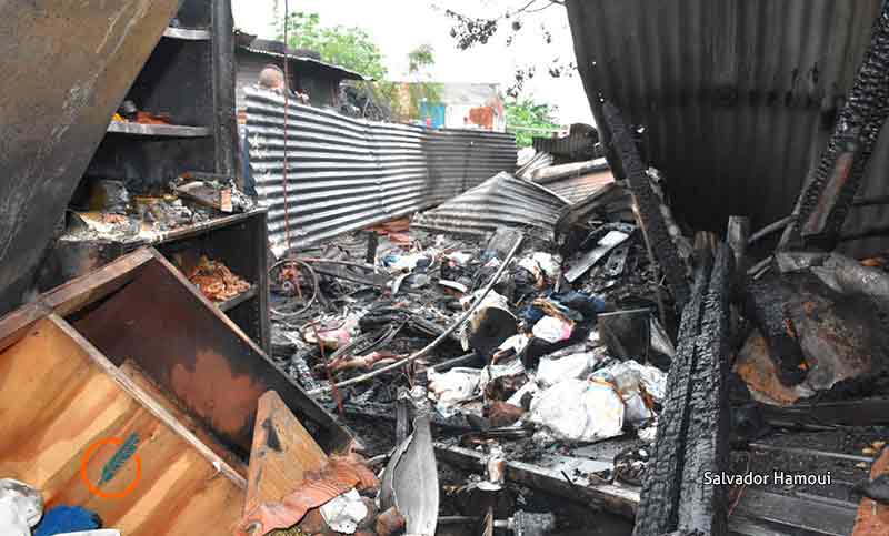 Una mujer y sus cinco hijos quedan en la calle tras incendiarse su vivienda