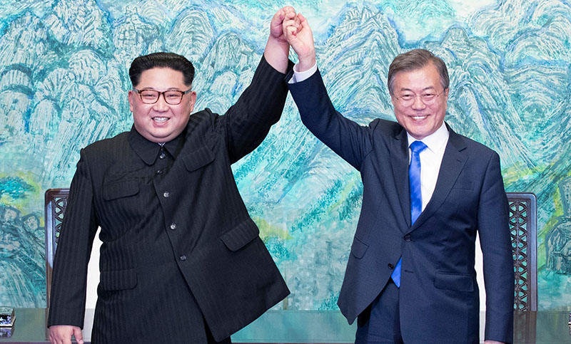 Las dos Coreas se comprometieron a la desnuclearización en histórica cumbre
