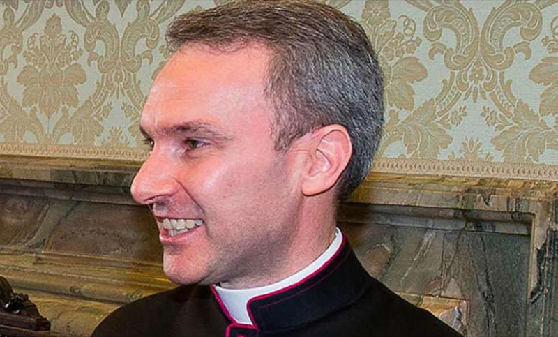 Un sacerdote del Vaticano detenido por pornografía infantil