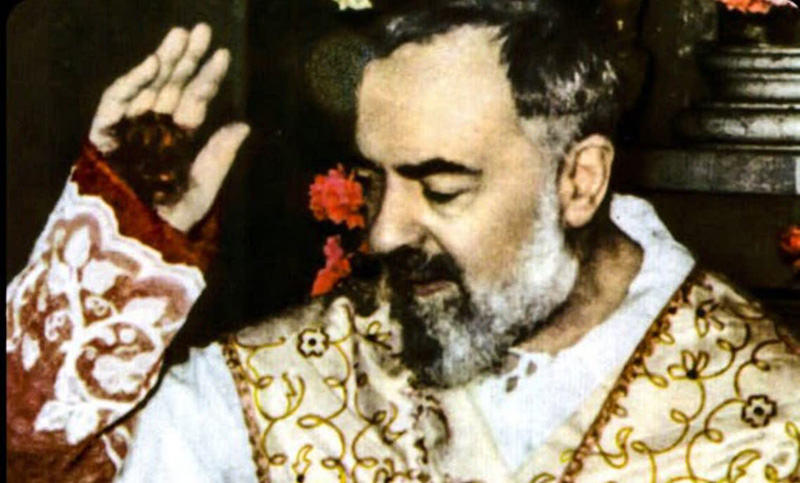 Fotos rara vez vistas de Padre Pío, un humilde místico que llevó las heridas de Cristo