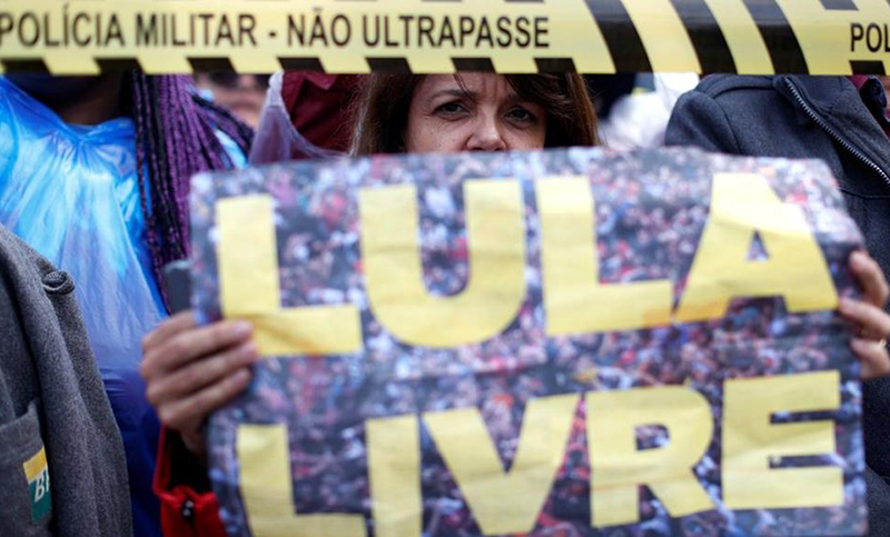 Tiroteo contra vigilia pro Lula deja dos heridos en Brasil