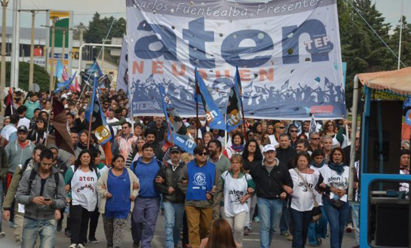 El Gobierno de Neuquén convocó a maestros jubilados para cubrir la huelga docente