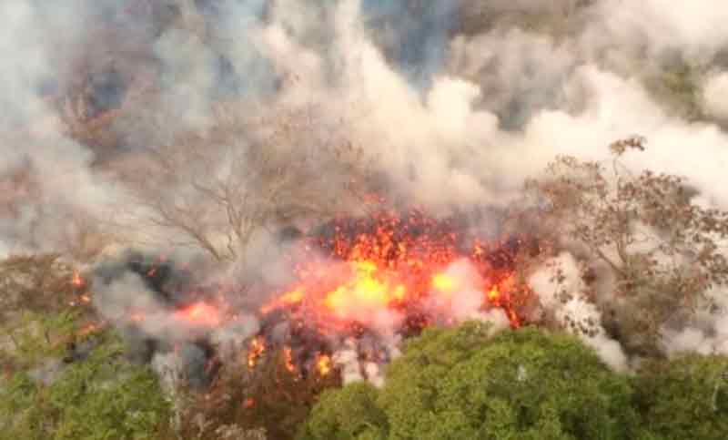 Lava de volcán en Hawái aísla zona residencial y obliga evacuaciones