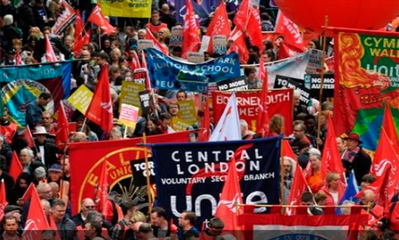 Miles de personas marcharon en Londres para exigir mejora de salarios