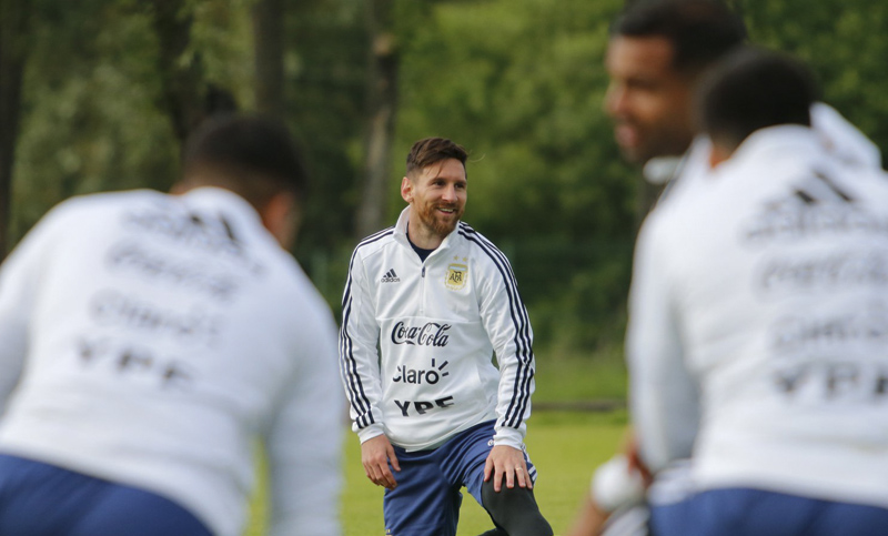 Argentina hizo su primer entrenamiento en Rusia y recibió a Enzo Pérez