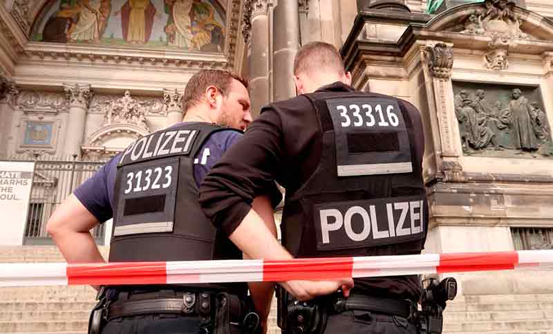 Dos heridos, entre ellos un policía, en un tiroteo en la catedral de Berlín