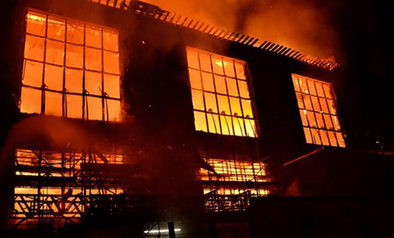 Nuevo incendio arrasa edificio de la prestigiosa Escuela de Arte de Glasgow