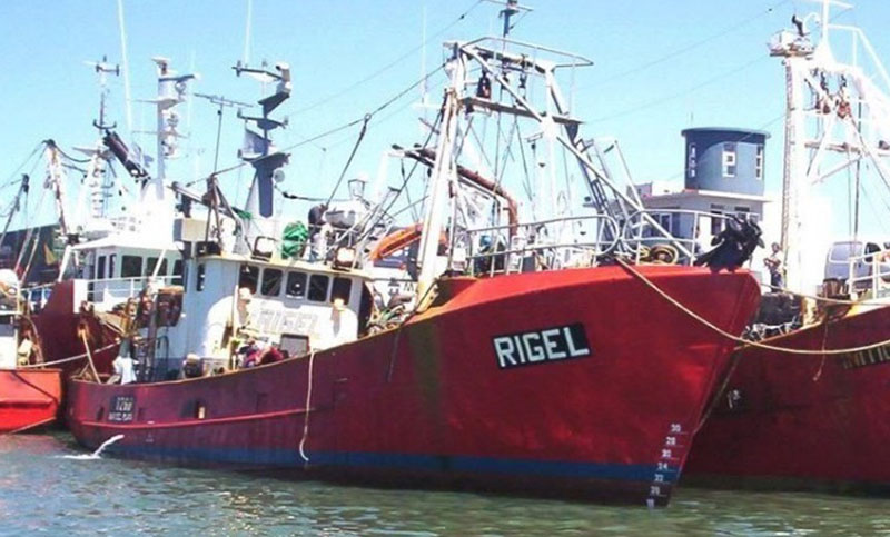 Familiares de los tripulantes del pesquero Rigel comparten el sobrevuelo de búsqueda en Rawson