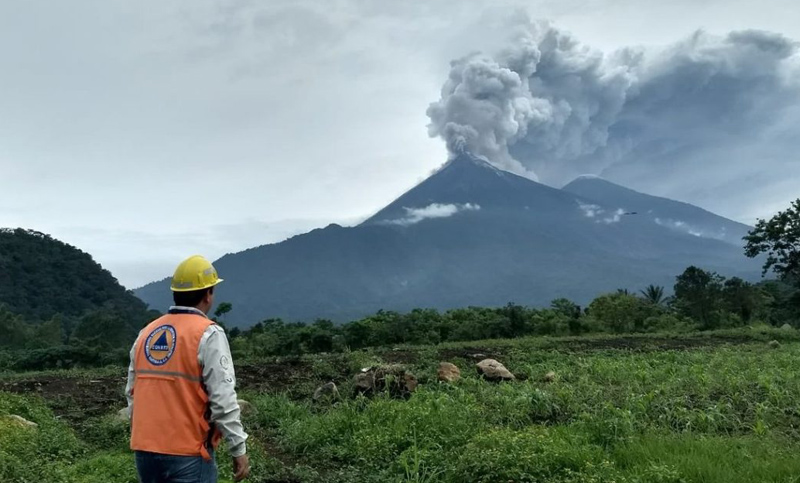Al menos 62 muertos por la erupción de un volcán en Guatemala