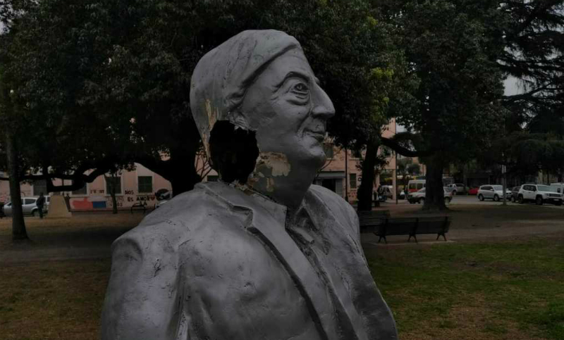 Vandalizaron el busto de Néstor Kirchner en las Cuatro Plazas