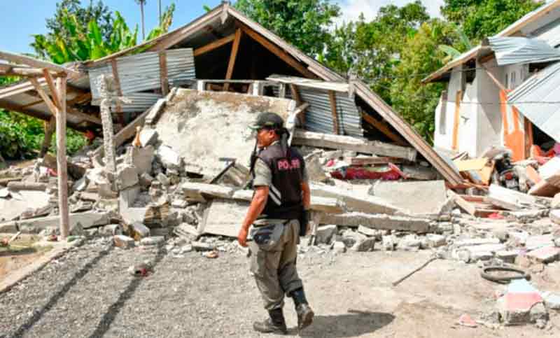 Un terremoto deja 13 muertos y cientos de heridos en turística isla de Indonesia