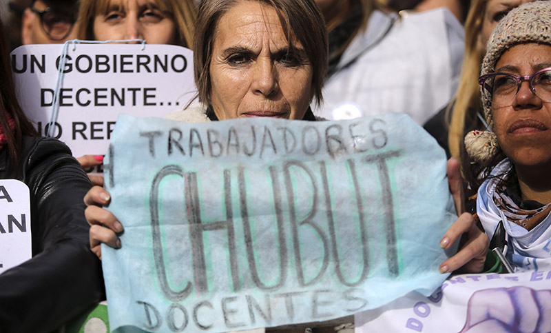 En Chubut se acrecienta el conflicto y el Gobierno descontará los días de paro a docentes