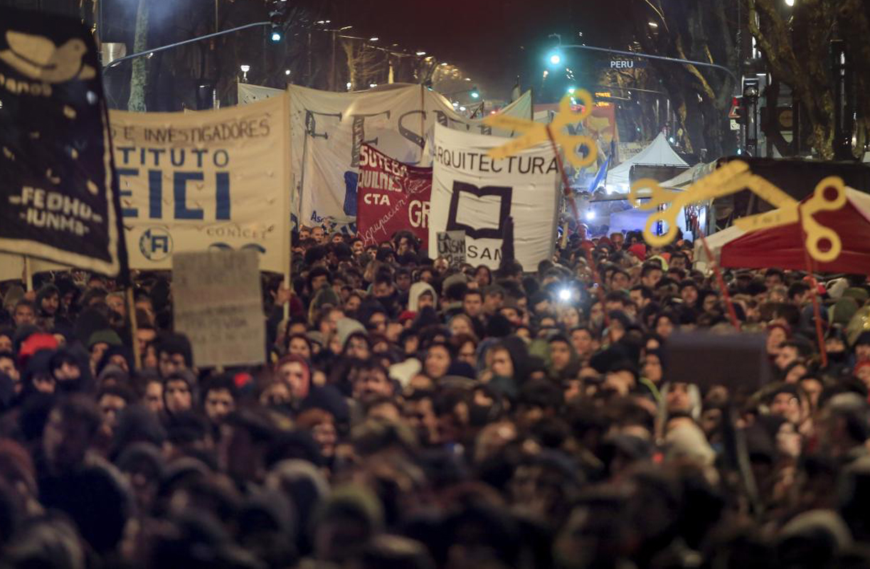 Masiva movilización por la educación pública en Buenos Aires