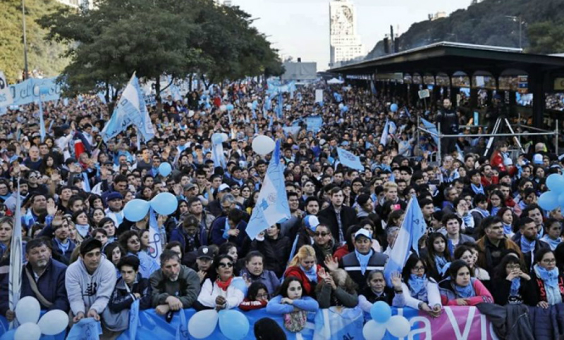 Una multitud de evangélicos y organizaciones «provida» se concentraron en Buenos Aires