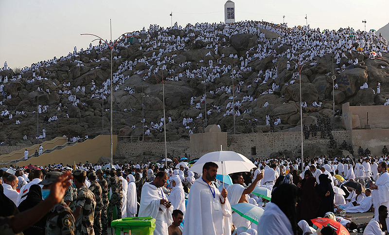 La peregrinación a La Meca llega a su momento culminante en el Monte Arafat