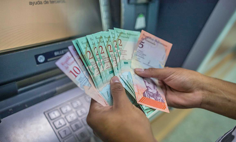 Venezuela estrena billetes bajo temor de nuevos tormentos económicos