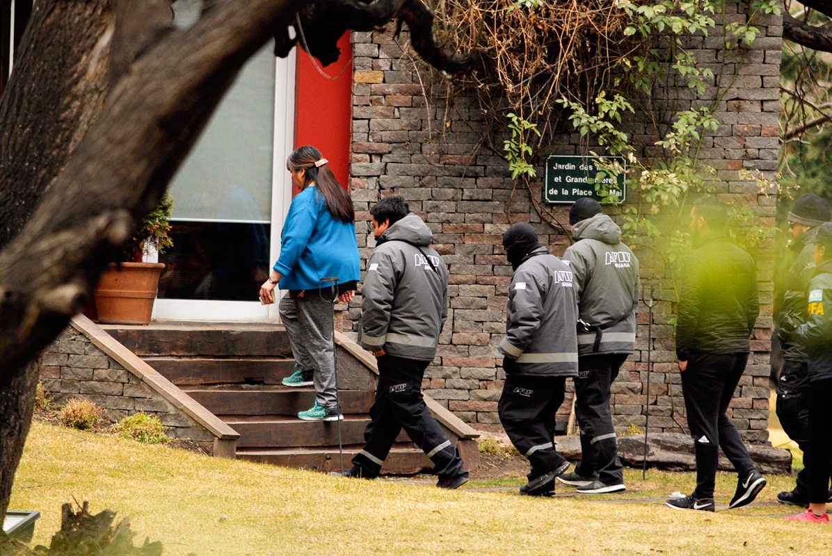 Se reanudó el allanamiento a la casa de Cristina Kirchner en El Calafate