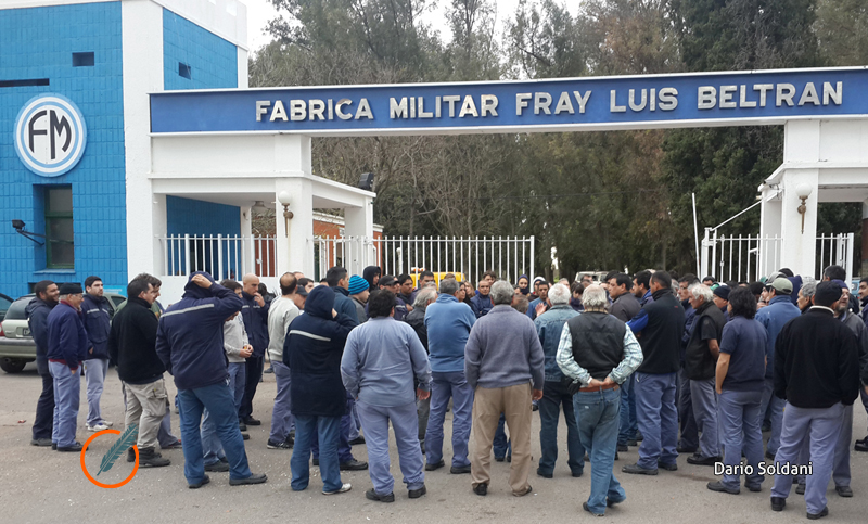 Confirman el despido de más de 30 trabajadores en la Fábrica Militar de Fray Luis Beltrán