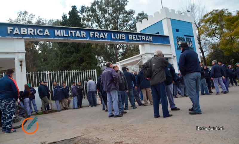 Tres nuevos despidos agravan la desolación en la Fábrica Militar de Fray Luis Beltrán