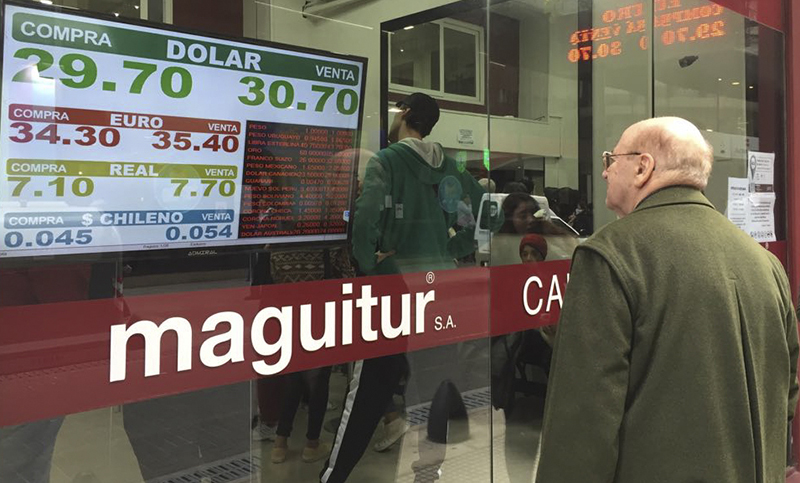 Principales economistas: sube el riesgo país y Argentina va directo al default