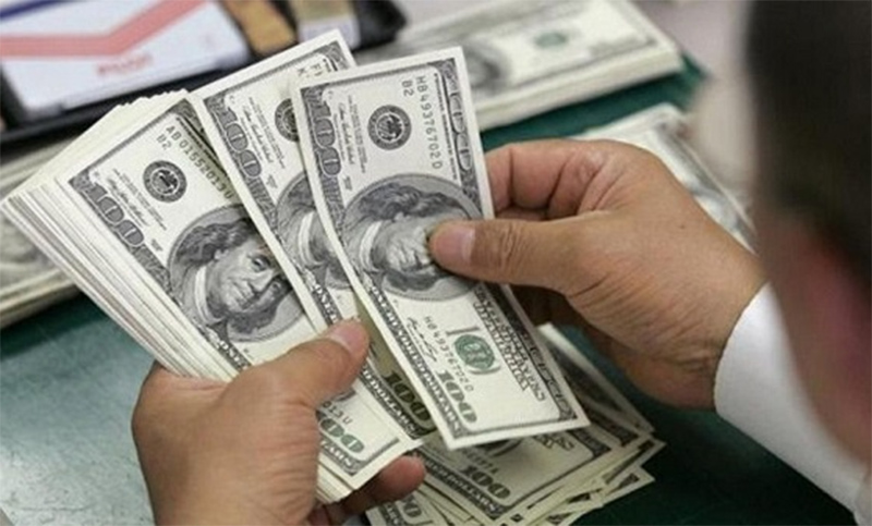 El Banco Central bajó las tasas y el dólar subió a $44,41