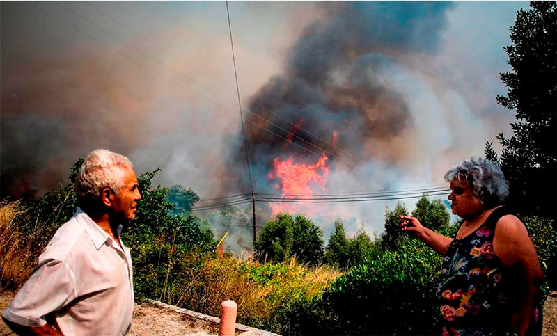 Portugal batalla contra un incendio en una Europa con temperaturas extremas