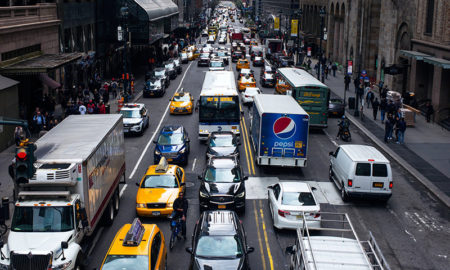 Uber en aprietos: New York frena licencias