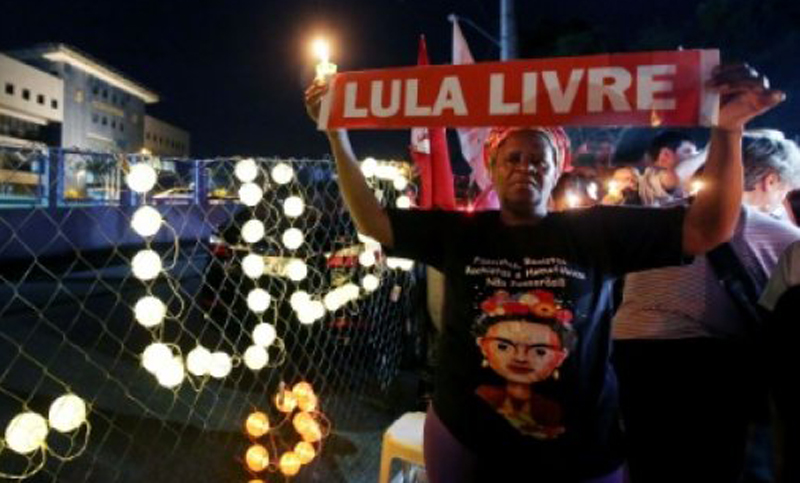 Incondicionales de Lula plantaron campamento frente a la cárcel en Curitiba
