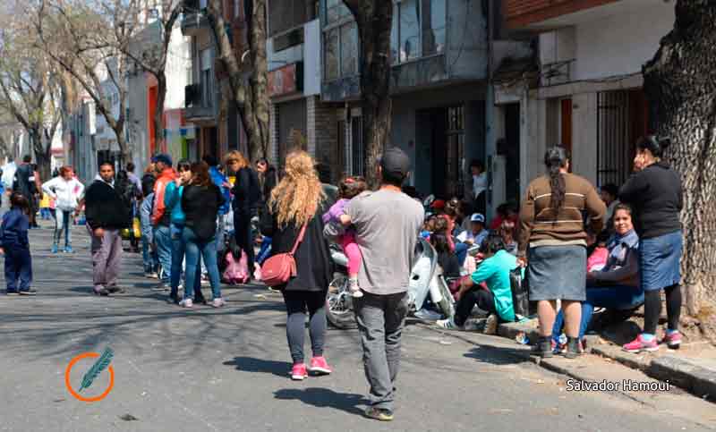 Centros comunitarios cortan la calle en reclamo de planes de trabajo