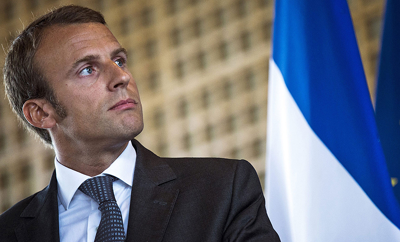 Emmanuel Macron cae en los sondeos y por eso remodela su gobierno