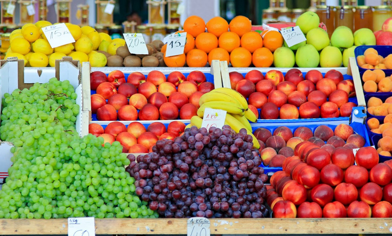 Cayeron un 50% las ventas del Mercado Central ante la baja de consumo en frutas y verduras