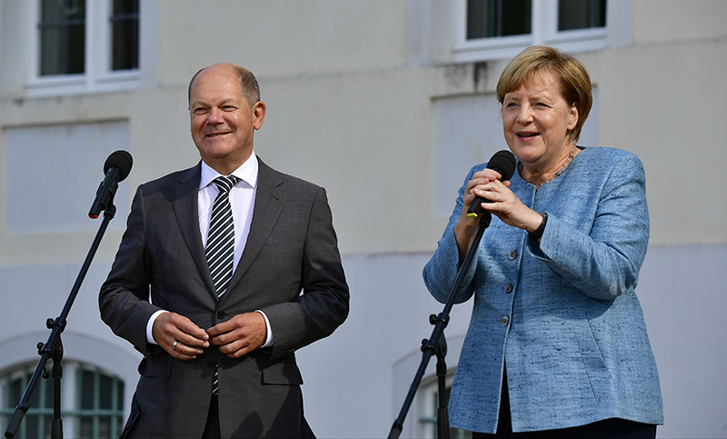 Merkel exhortó a los alemanes a movilizarse contra el «odio»