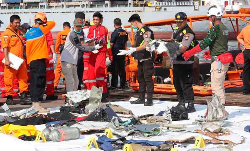 Un avión se estrelló en el mar y sus 189 pasajeros están «probablemente» muertos
