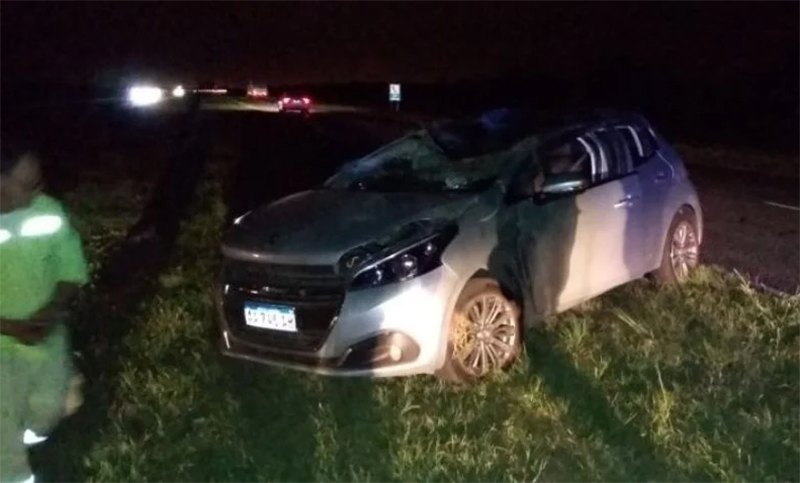 El procurador de la Corte provincial volcó con su auto en la autopista Rosario-Santa Fe