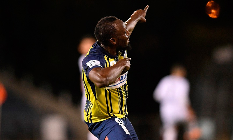 Usain Bolt festejó sus dos primeros goles como futbolista profesional