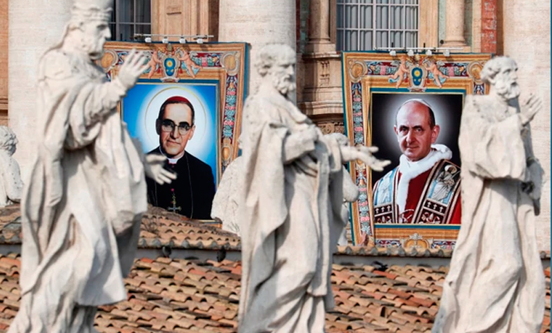El arzobispo salvadoreño Óscar Romero y el papa Pablo VI fueron proclamados santos