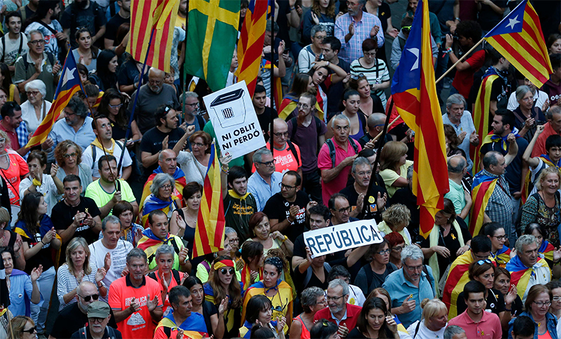 Tensión y protestas independentistas a un año del referéndum en Cataluña