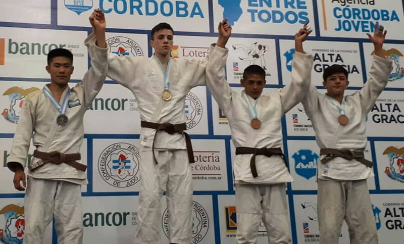 Ante la falta de apoyo estatal, tuvieron que vender fideos para que un judoca rosarino dispute el Mundial