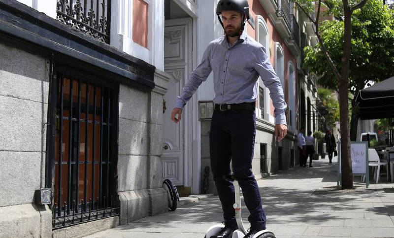 ¿Volver al futuro? Polémica por «patinetas eléctricas» irrumpe en España