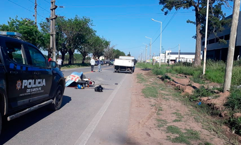 Capitán Bermúdez: un motociclista de 20 años falleció al chocar contra un camión